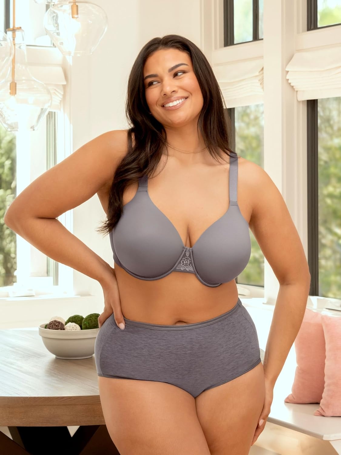 image:imageVanity Fair Womens Full Figure Beauty Back Smoothing Bra 4 Way Stretch Fabric Lightly Lined Cups up to HUnderwire Steele